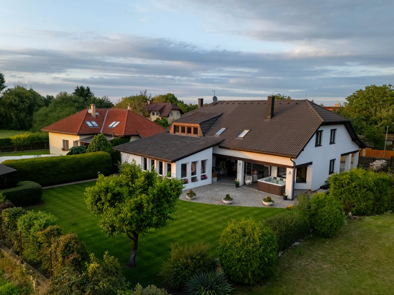 Prodej rodinného domu 290 m², pozemek 785 m²
